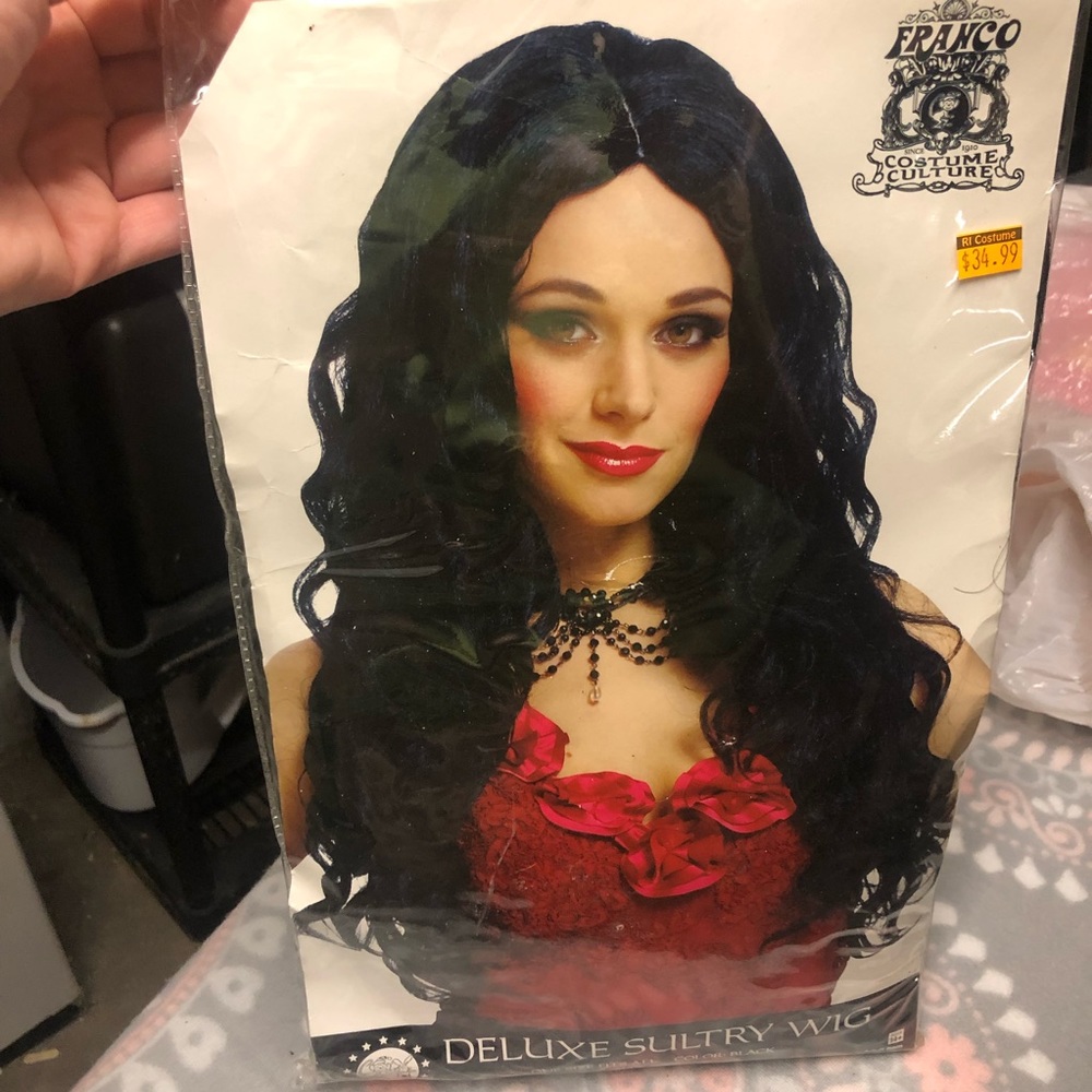 New- long black wig